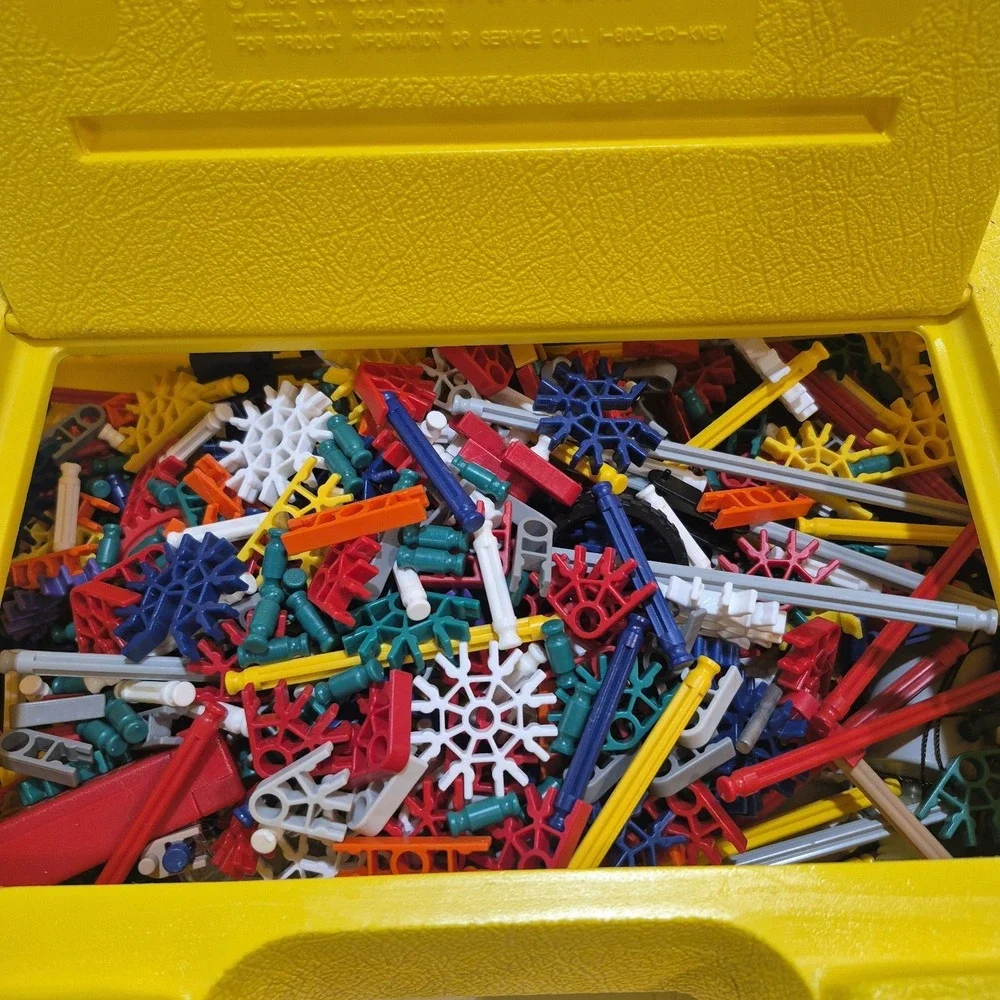 K'nex Yellow Traveling Case With A Lots Of Knex